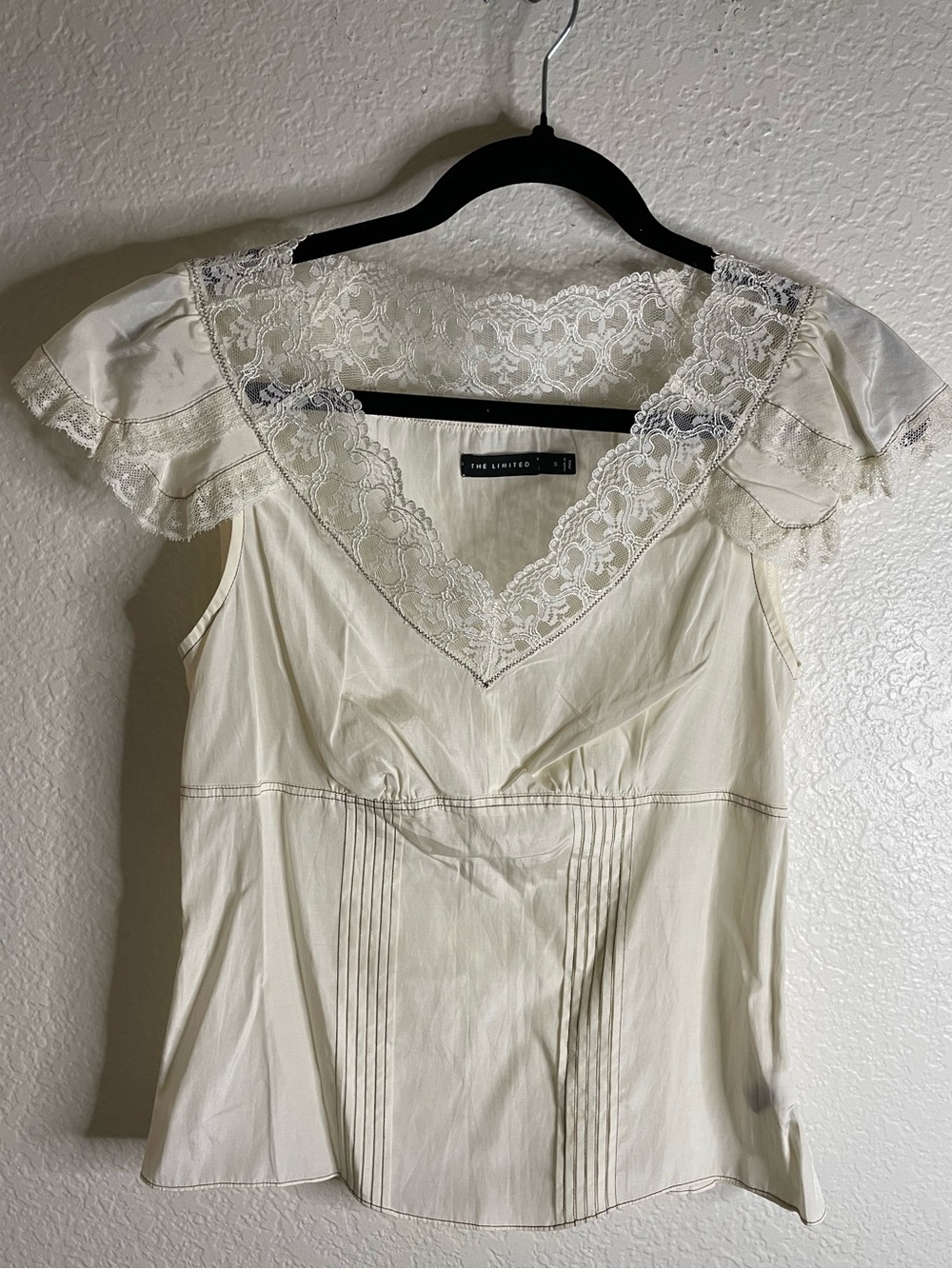 Vintage Y2K The Limited Ivory Lace V-Neck Cap Sleeve Camisole